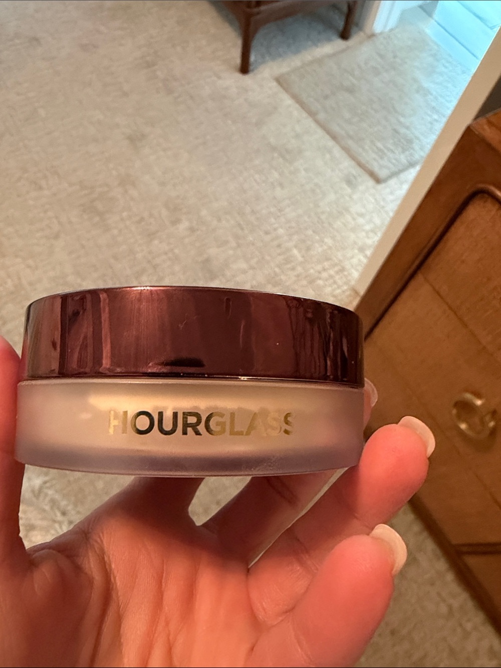 Hourglass Translucent Setting Powder - Translucent Finish - Picture 2 of 2